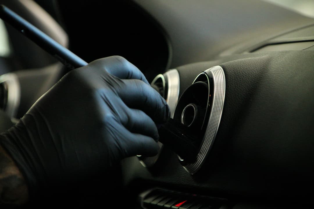 Kompleksowe usługi auto detailingu w Opolu – od prania po korektę lakieru - pranie tapicerki, czyszczenie samochodu, czyszczenie tapicerki